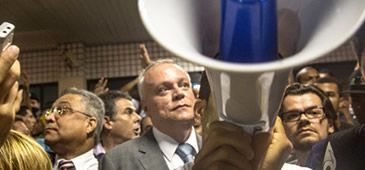 21062013_pedro_valls_protesto_gustavo.jpg