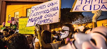 21062013_protesto_cartazes_apoena.jpg