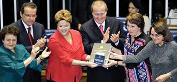 270813_entrega_relatorio_cpmi_jose_cruz_senado.jpg