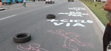 12112013_protesto_bike_divulgacao.jpg