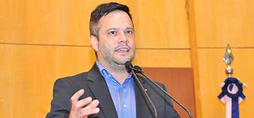 13111_gustavo_bernardes_ales.jpg