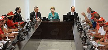 20140213_dilma_mst_antoniocruzABR.jpg