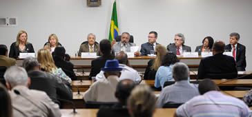 240313_audiencia_publica_direito_de_greve_lia_de_paula_senado.jpg