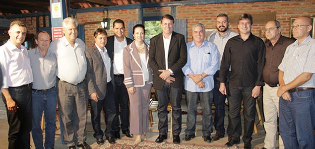 17042014_prefeitos_almoco_assessoria_gilson_danie_20200308-111406_1.jpg
