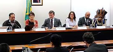 24042014_indios_LucioBernardoJrCamaradosDeputados.jpg
