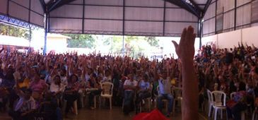 290414_assembleia_professores_ninja_es.jpg