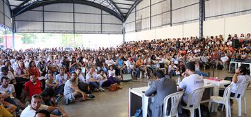 150514_assembleia_professores_gustavo.jpg