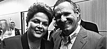 24062014_dilma_coser_cebook_coser.gif