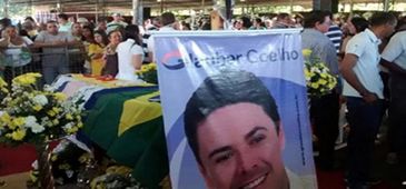 22082014Glauber_enterro_folha.jpg