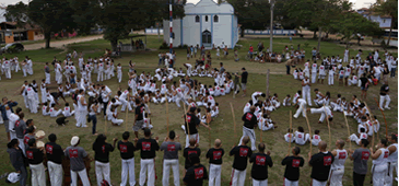 02092014_praca_itaunas_capoeira_guto.gif