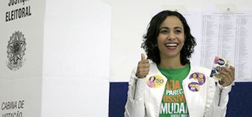 05102014_camila_valadao_capa_leoSa.jpg