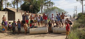 14032015_protesto_itaunas_apoena.jpg