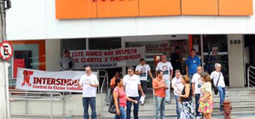 220415_protesto_itau_sergio_cardoso_sindibancarios.jpg