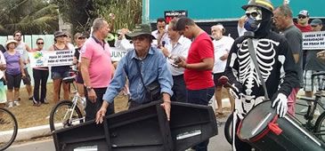 02062015_protesto_po_preto_sos_es_ambiental.jpg