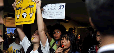 170615_protesto_camara_alex_ferreira_ag_camara.gif