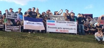 150615_manifestacao_brasilia_sinpojufes.jpg