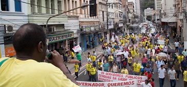 28102015_protesto_servidores_leo.jpg