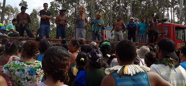111215_protestoindios_edp_alicefranciscoface.png