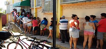 16022016fila_escola.jpg