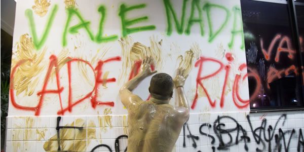 17112015_protesto_vale_pichacao_leo.jpg