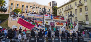 100516_manifestacao_contra_golpe_leonardo_sa_pora.jpg