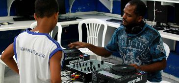110816_radioescolanoar_divulgacao.jpg