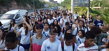 281016_protesto_estudantes_ninjaes.jpg