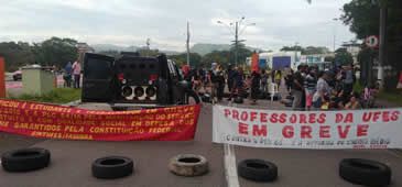 241116_interdicao_entrada_ufes_facebook_ocupa_cemuniv.jpg