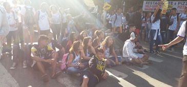 090817_protesto_alunos_foto_leitor.jpg