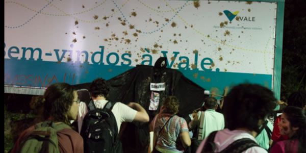 17112015_protesto_vale_outdoor_leo.jpg