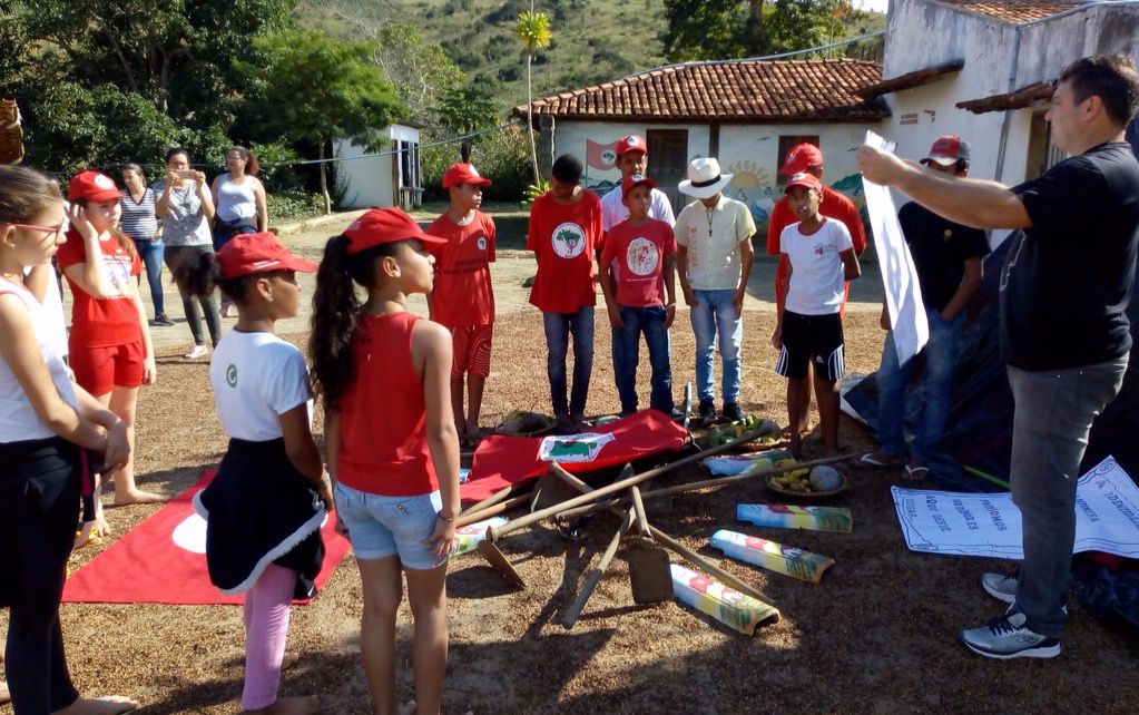 escola_assentamento_divulgacao_mst.jpg