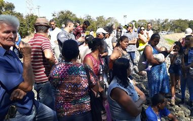 protesto_pescadores_rio_pequeno.jpg