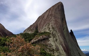 pedra_azul_capa_ultimos_refugios.jpg