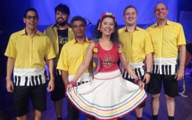 grupo_estripolia_capa_divulgacao-2.jpg