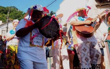 folia_de_reis_capa_amacentro.jpg
