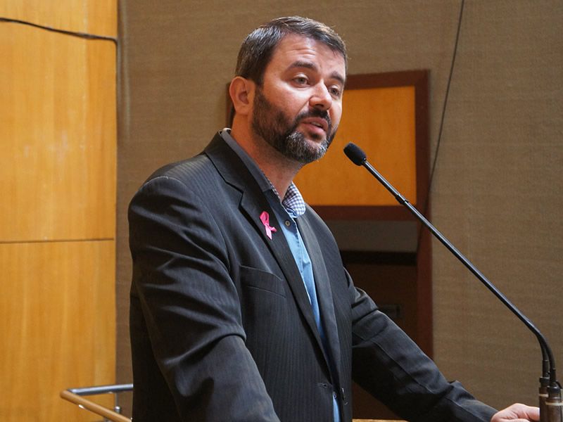 nesio_fernandes_alellen_campanharo_es.jpg