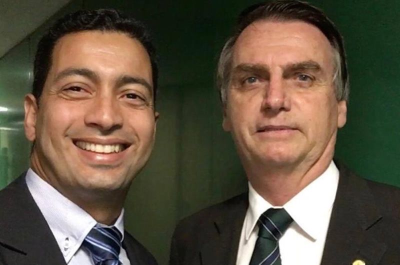 subtenenteassis_bolsonaro_face.jpg