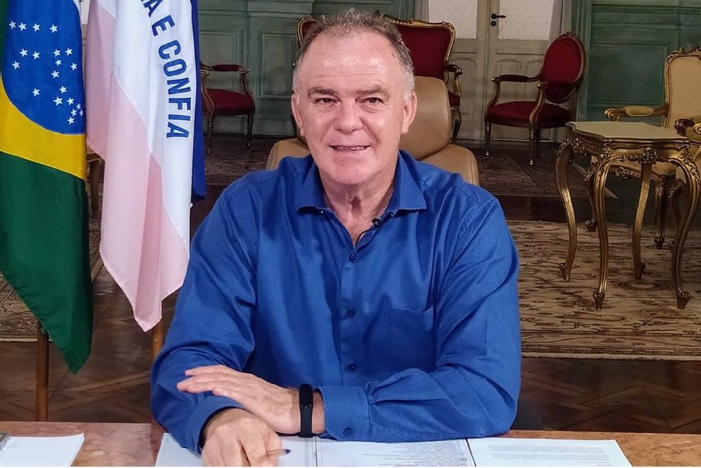renato_casagrande_sorrindo_camisa_azul_secom.jpg
