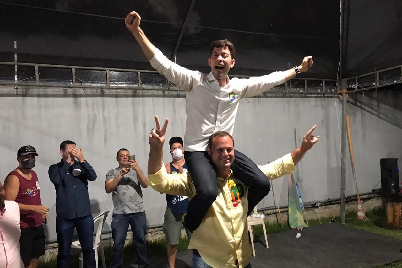 arnaldinho_comemorando_divulgacao.jpeg