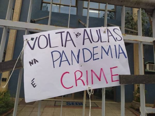 cartaz_volta_aulasCreditosAntonioBarbosa.jpg