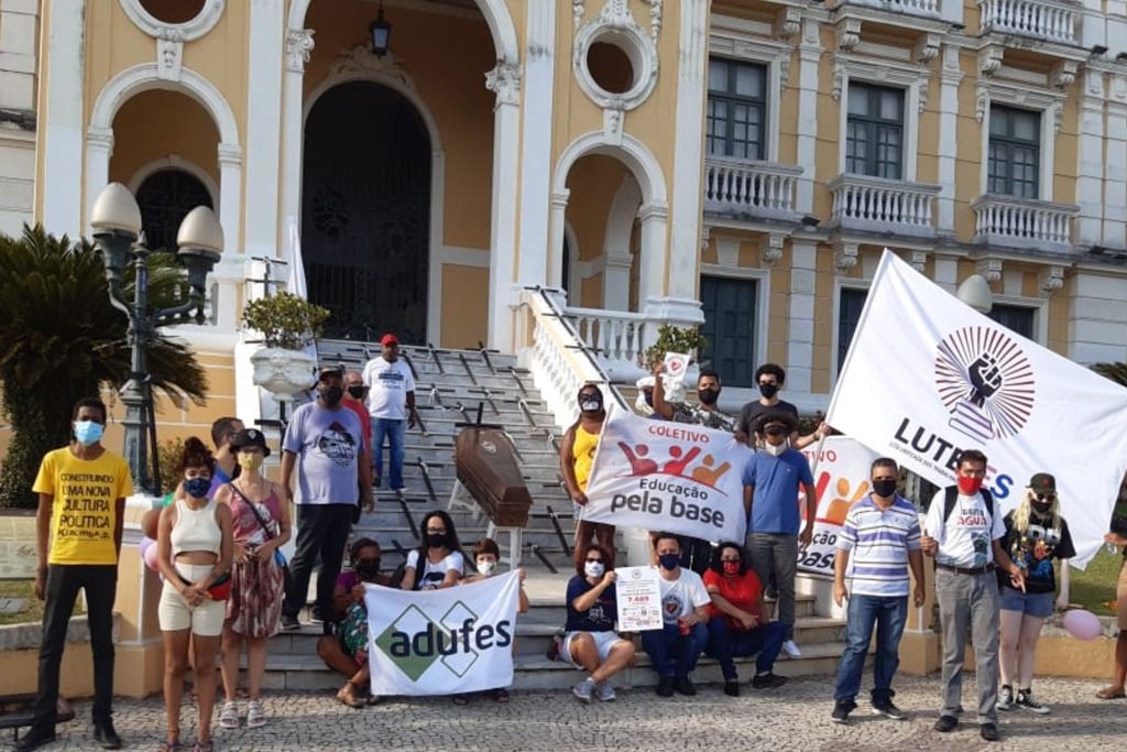 manifestantes_palacio_anchieta_movimento_sobreviva_brasil.jpeg
