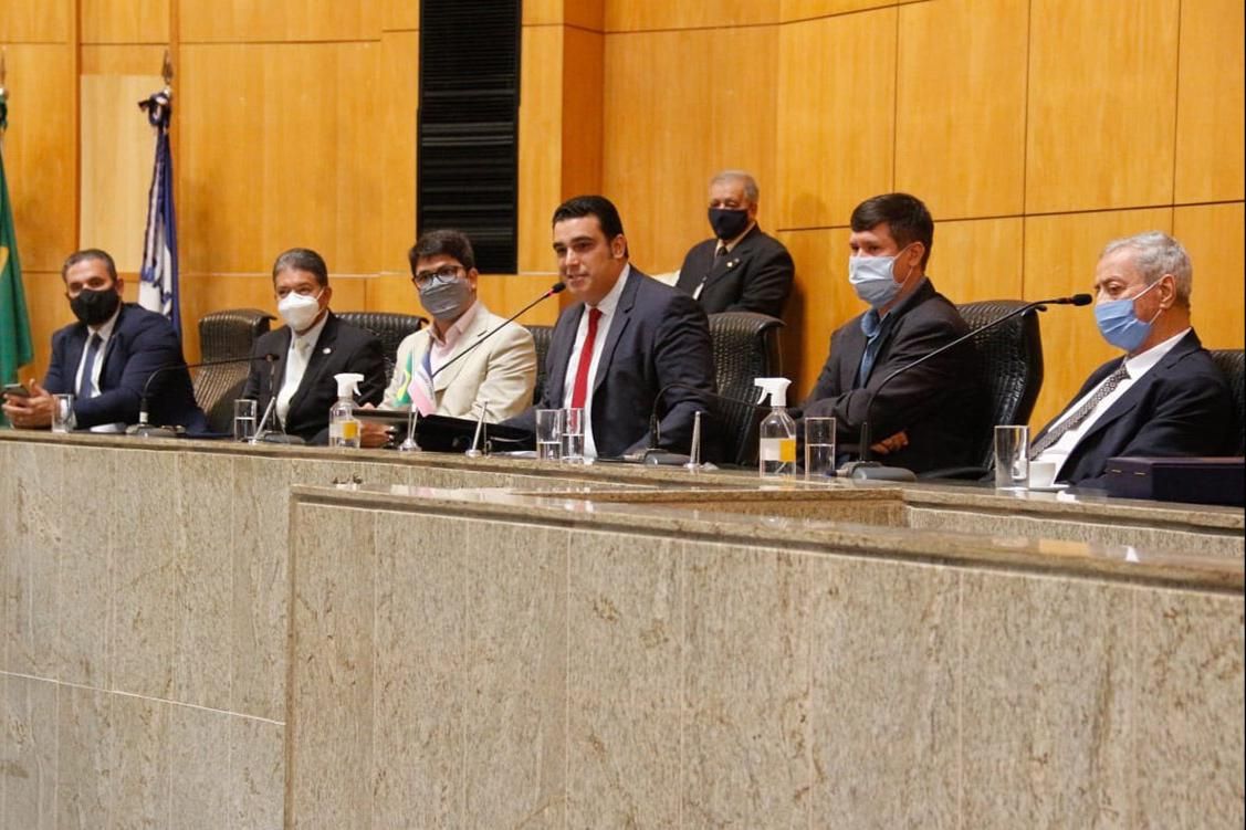 posse_deputados_suplentes_leonardo_duarte_ales.jpeg