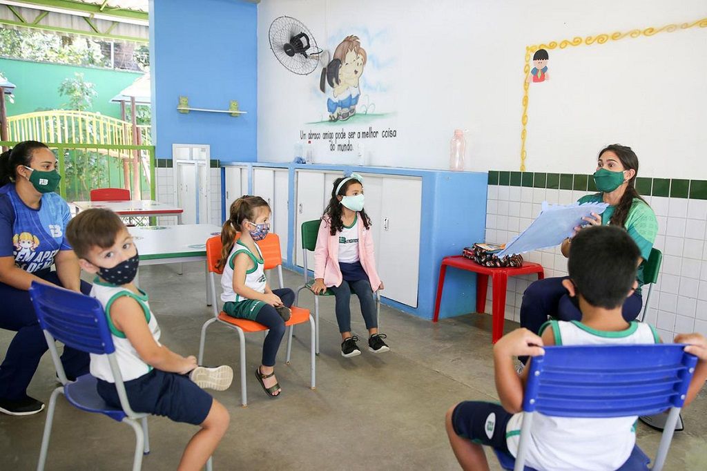 escola_criancas_CreditosAles.jpg