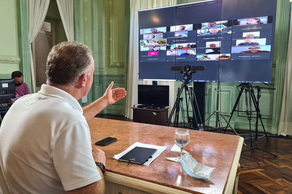 casagrande_reuniao_prefeitos_rodrigo_araujo_gov_es.jpg