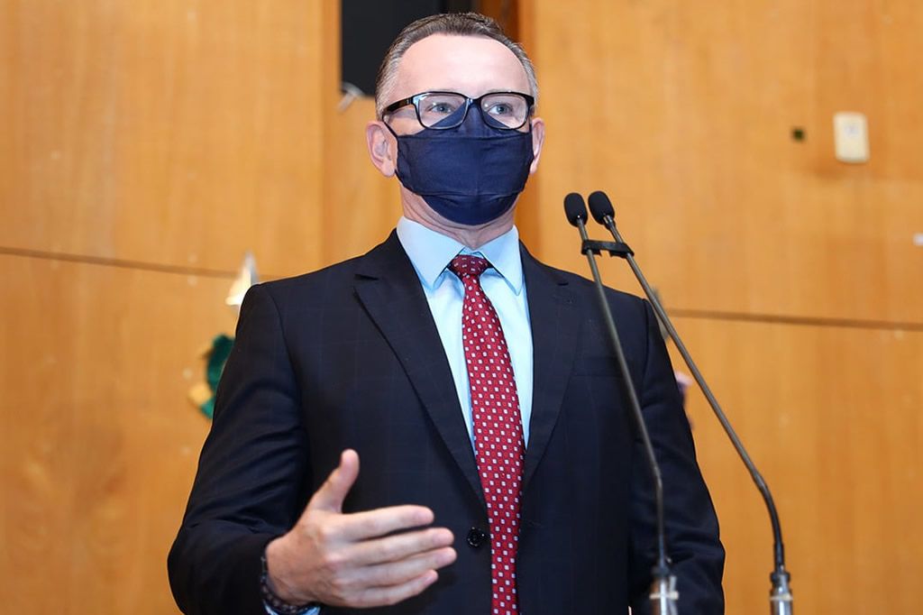 majeski_mascara_ales.jpg