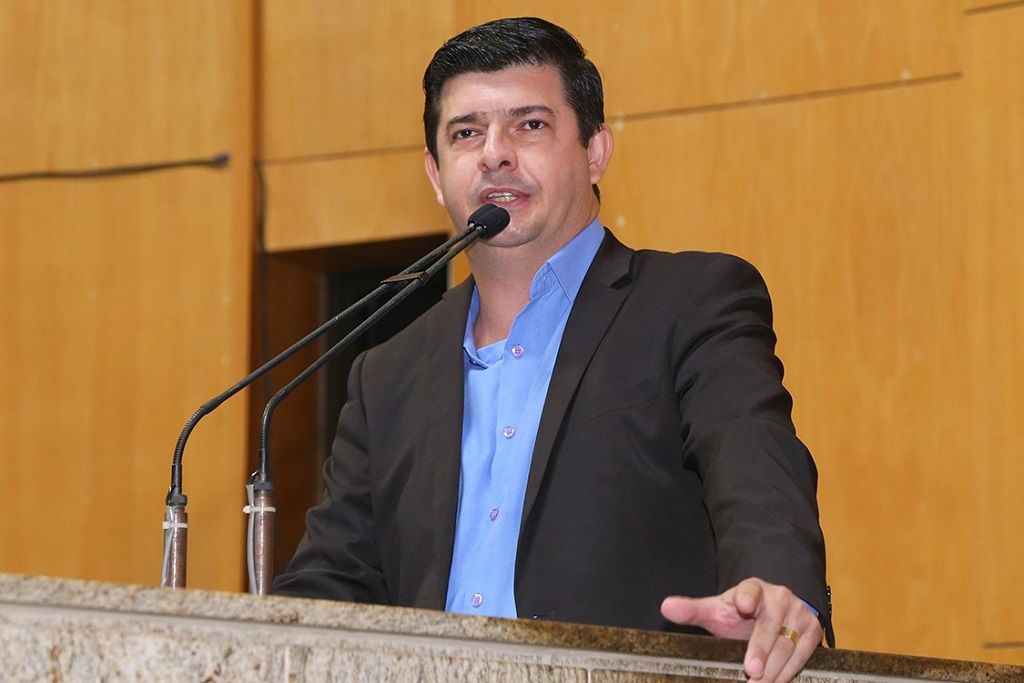 julio_cezar_mendel_CreditosTatiBelingAles.jpg