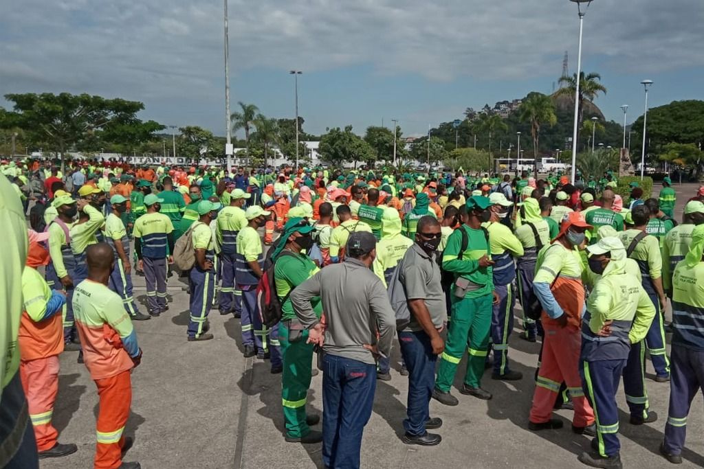 manifestacao_garis_CreditosDivulgacao.jpg