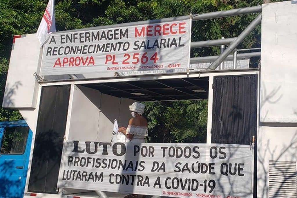 protesto_enfermagem_3_sindifermeiros.jpg