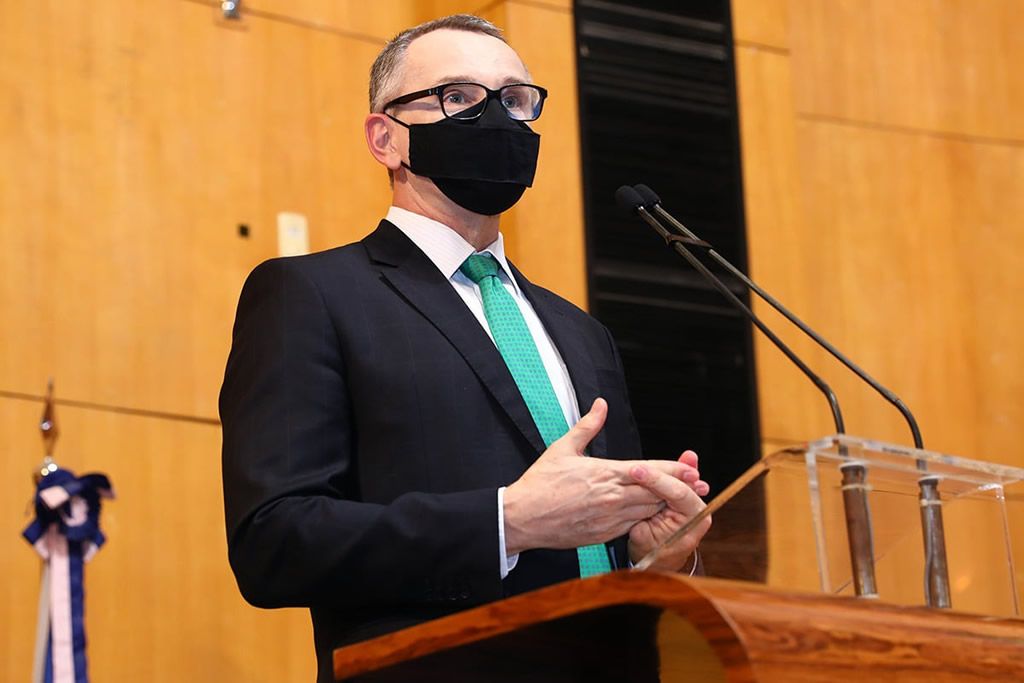 sergio_majeski_tribuna_mascara_ellen_campanharo_alesjpg.jpg