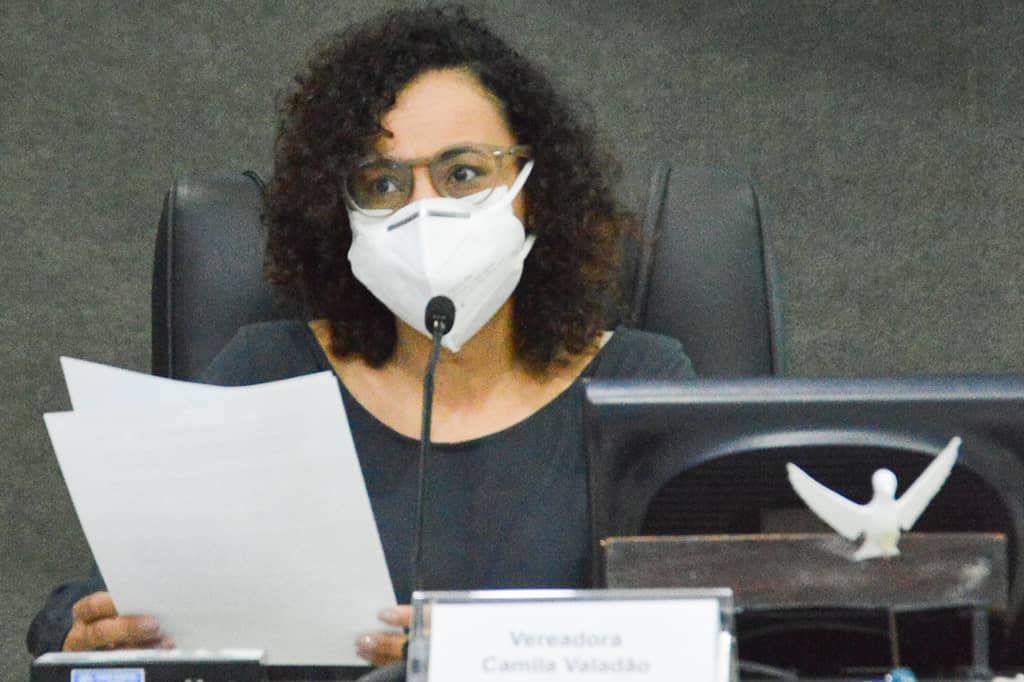 camilavaladao_camara_redesociais.jpg